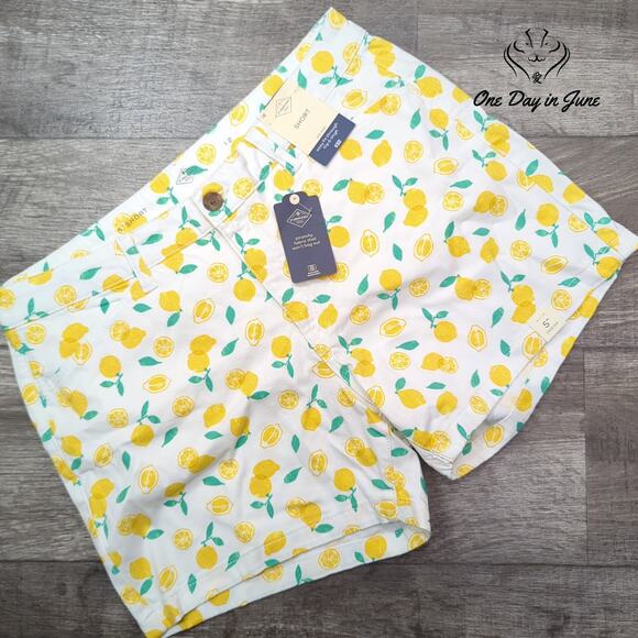 St. John's Bay Mid Rise Shorts Size 12 - Picture 1 of 7